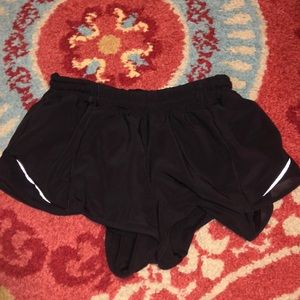 black lululemon hotty hot shorts